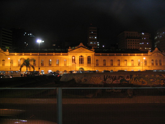 Mercado Público Municipal (visto da estação de trem) - Porto Alegre, RS - jul/2005