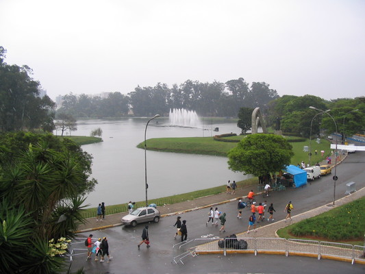 Parque do Ibirapuera (no dia da Corrida Pão de Açúcar) - São Paulo, SP - set/2005