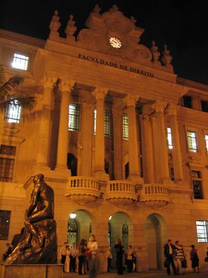 Prédio da Faculdade de Direito do Largo São Francisco (USP) com a fachada recém restaurada - São Paulo, SP - dez/2005